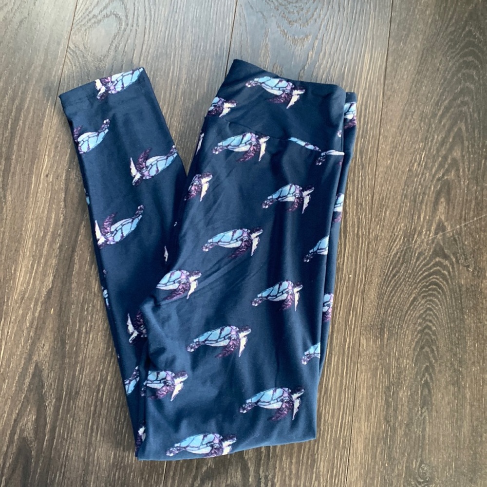 LuLaRoe one size sea turtle leggings. NWOT